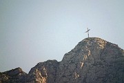 98 Monte Secco, la cima con la croce da poco salita 